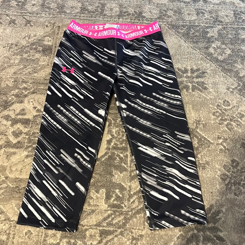 Under armor Capri dry  fit youth size medium leggings